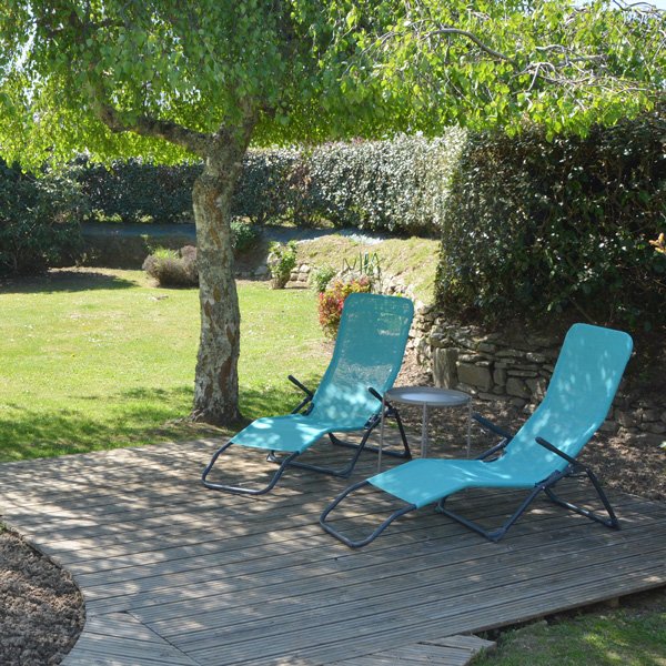 Ferienhaus-mieten-Bretagne-Finistere-Villa-Mana-Sitzplatz-Garten-Mobile