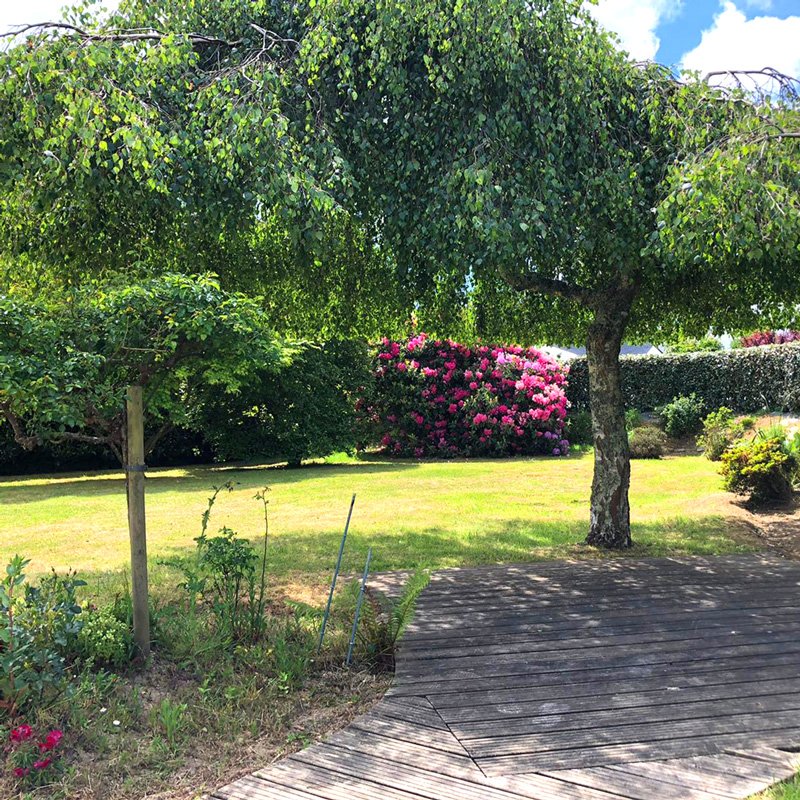 Ferienhaus-mieten-bretagne-gartensitzplatz