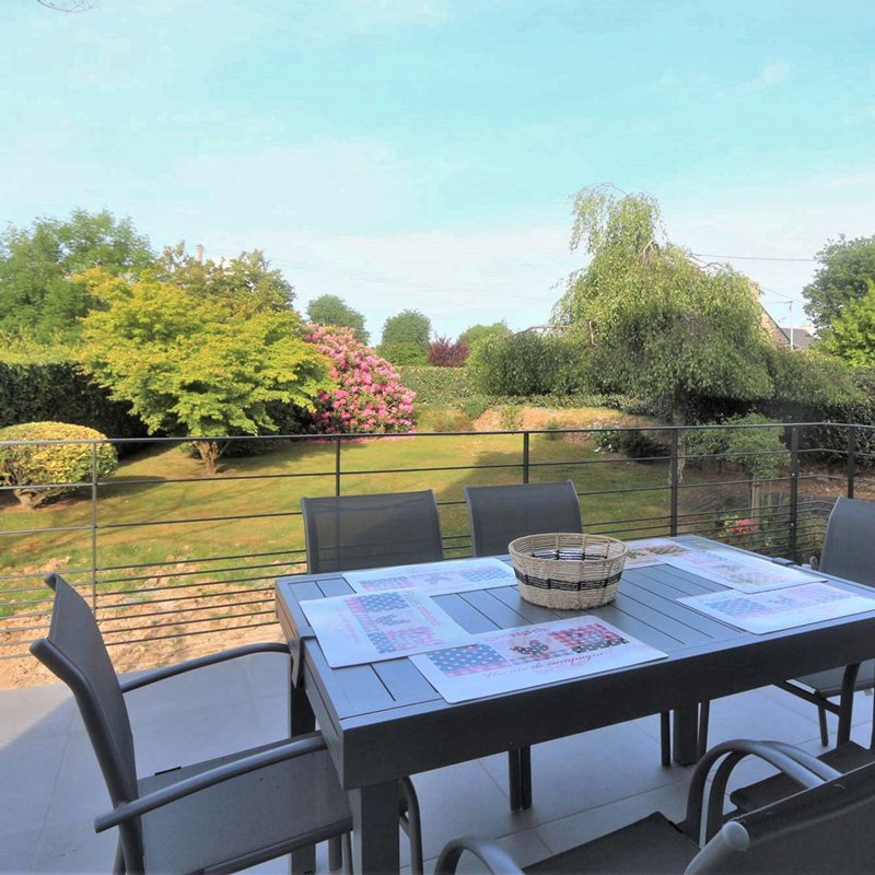 Ferienhaus-mieten-bretagne-sitzplatz-terrasse
